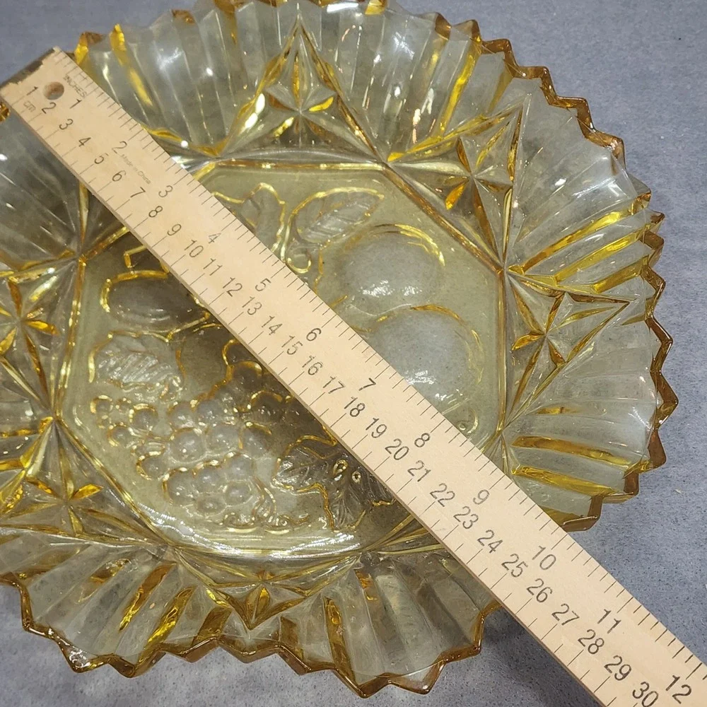 Vintage‎ Amber Glass Fruit Bowl Scalloped Starburst Embossed Grapes Yellow 9.5in